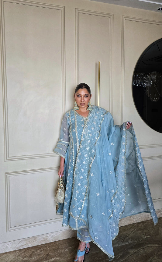 Shonima Kaul in Jashan - Blue Organza Anarkali Set.