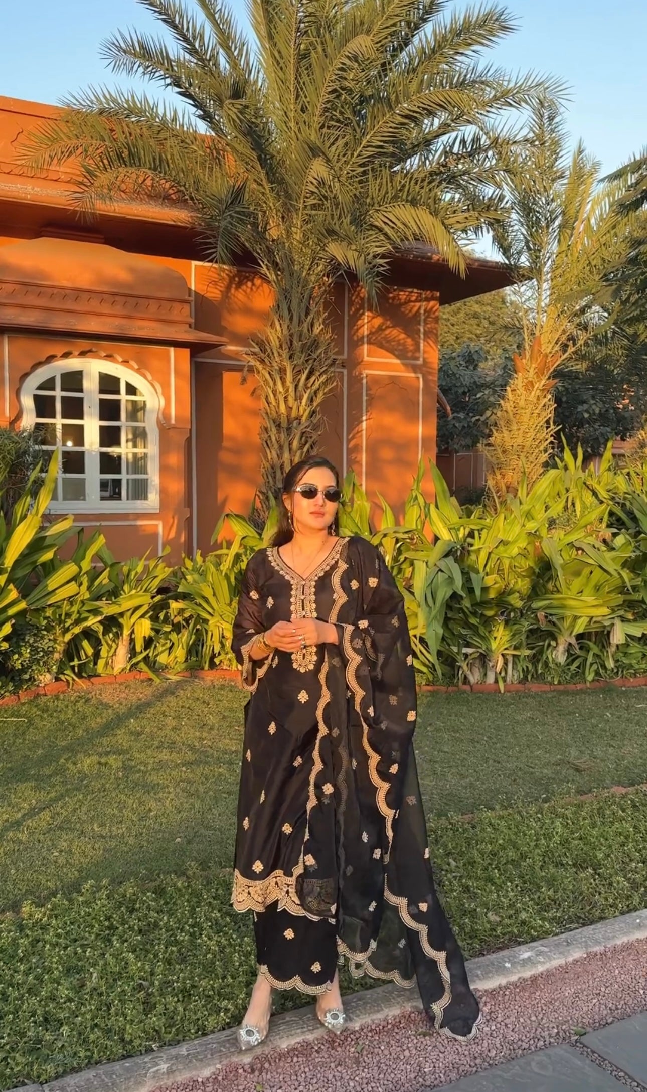 Deviya Singh in Rangraas - Black embroidered chanderi silk suit set