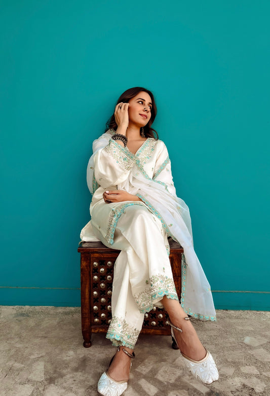 Sania Chadha Banafsha - Ivory White Chanderi Embroidered Suit Set