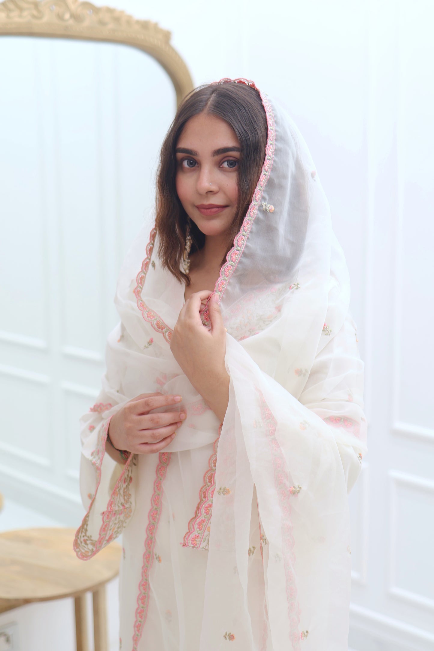 Sharmin Panjwani in Moghra - Ivory White Chanderi Embroidered Suit Set.