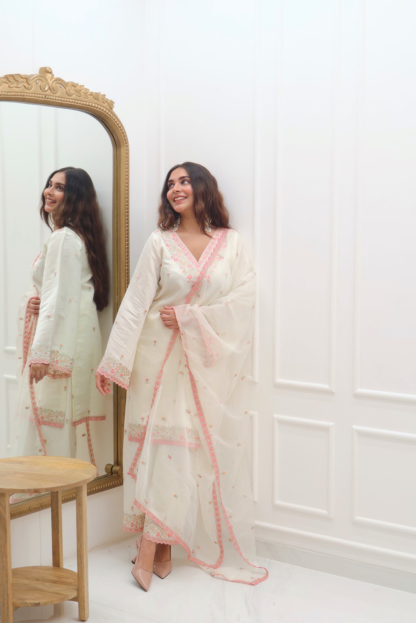 Sharmin Panjwani in Moghra - Ivory White Chanderi Embroidered Suit Set.