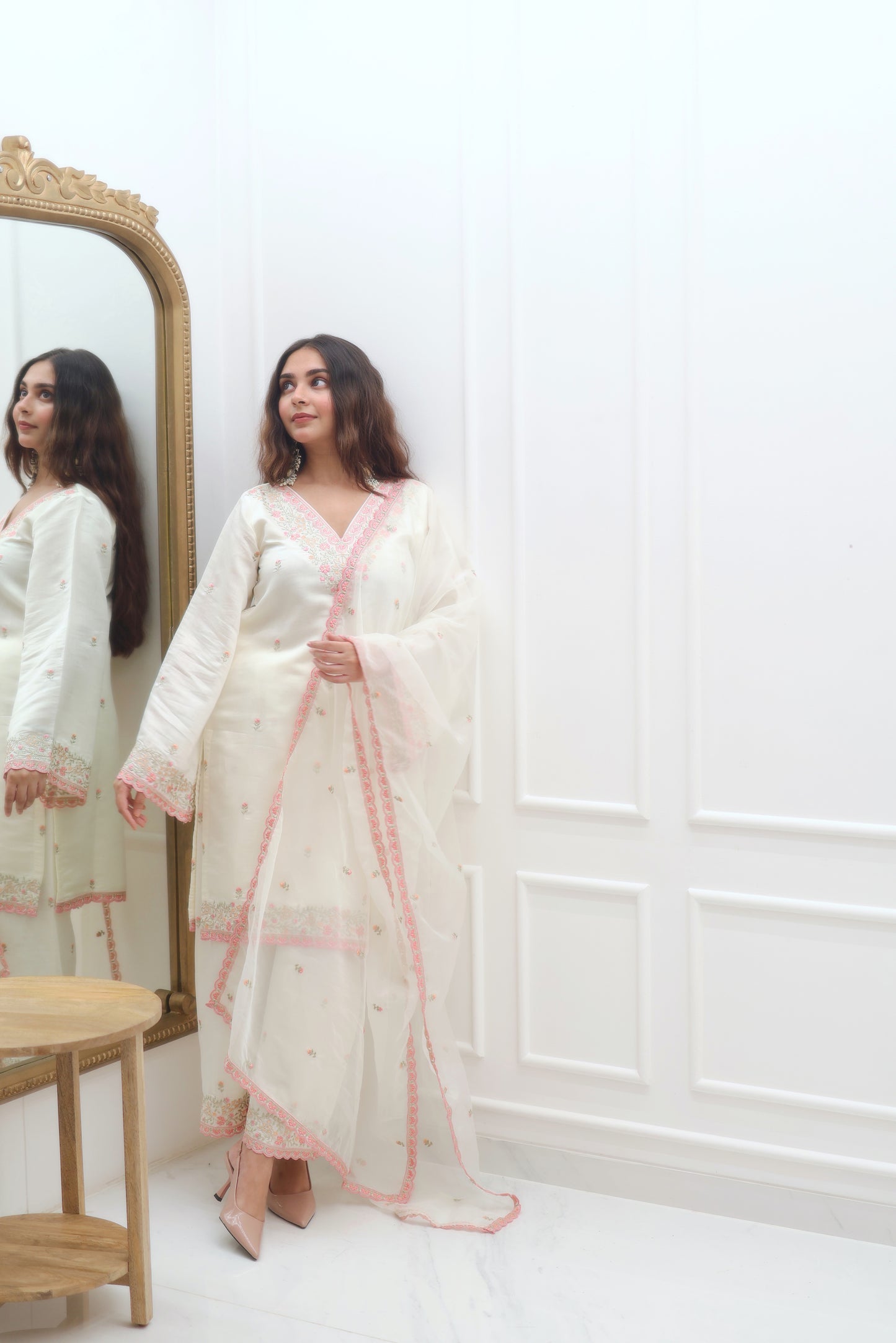 Sharmin Panjwani in Moghra - Ivory White Chanderi Embroidered Suit Set.
