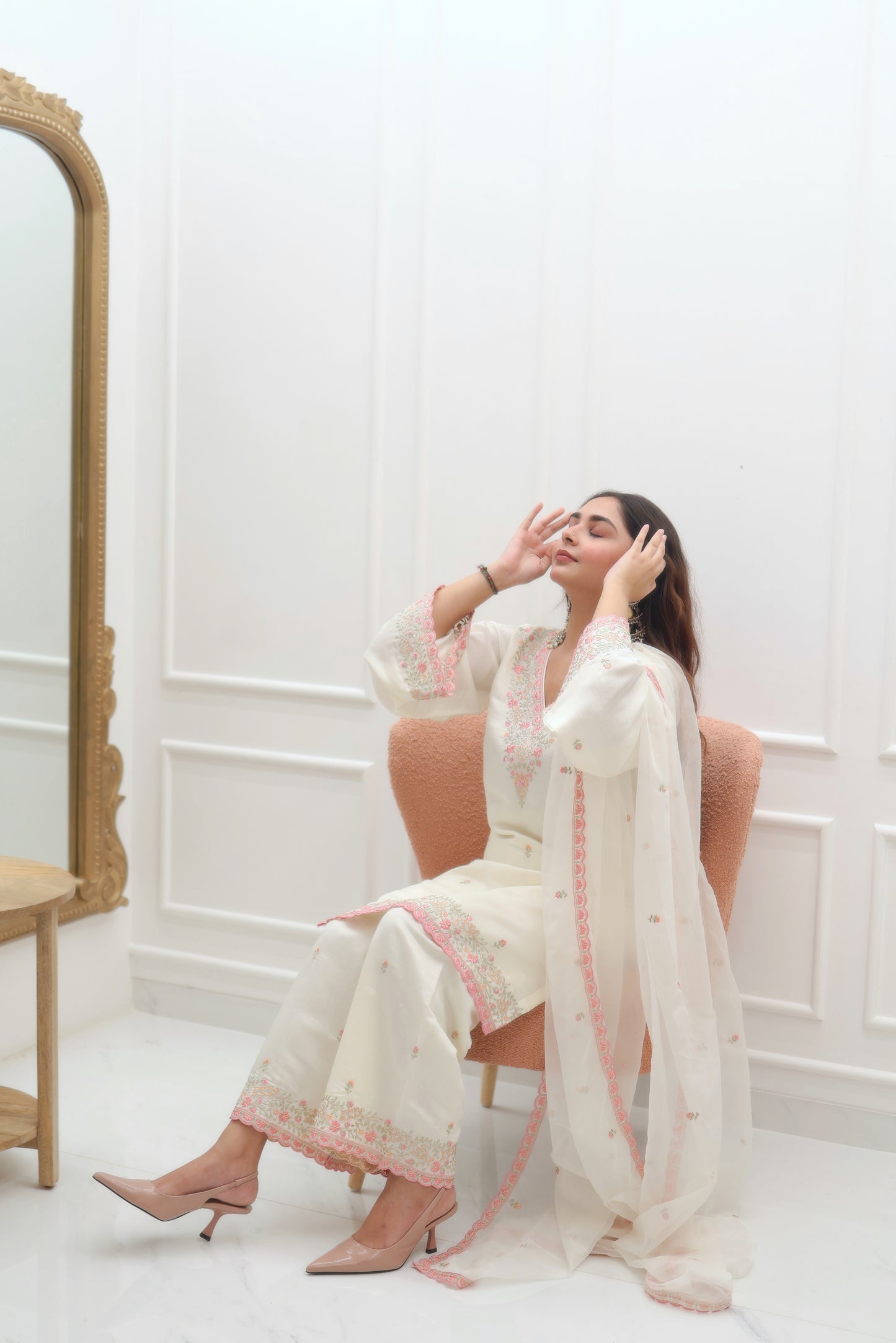 Sharmin Panjwani in Moghra - Ivory White Chanderi Embroidered Suit Set.