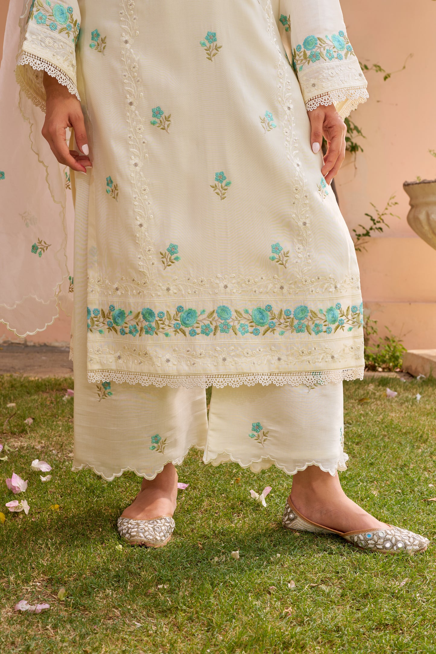 Arisha sharma in Banphool - Ivory White Chanderi Embroidered Suit Set.