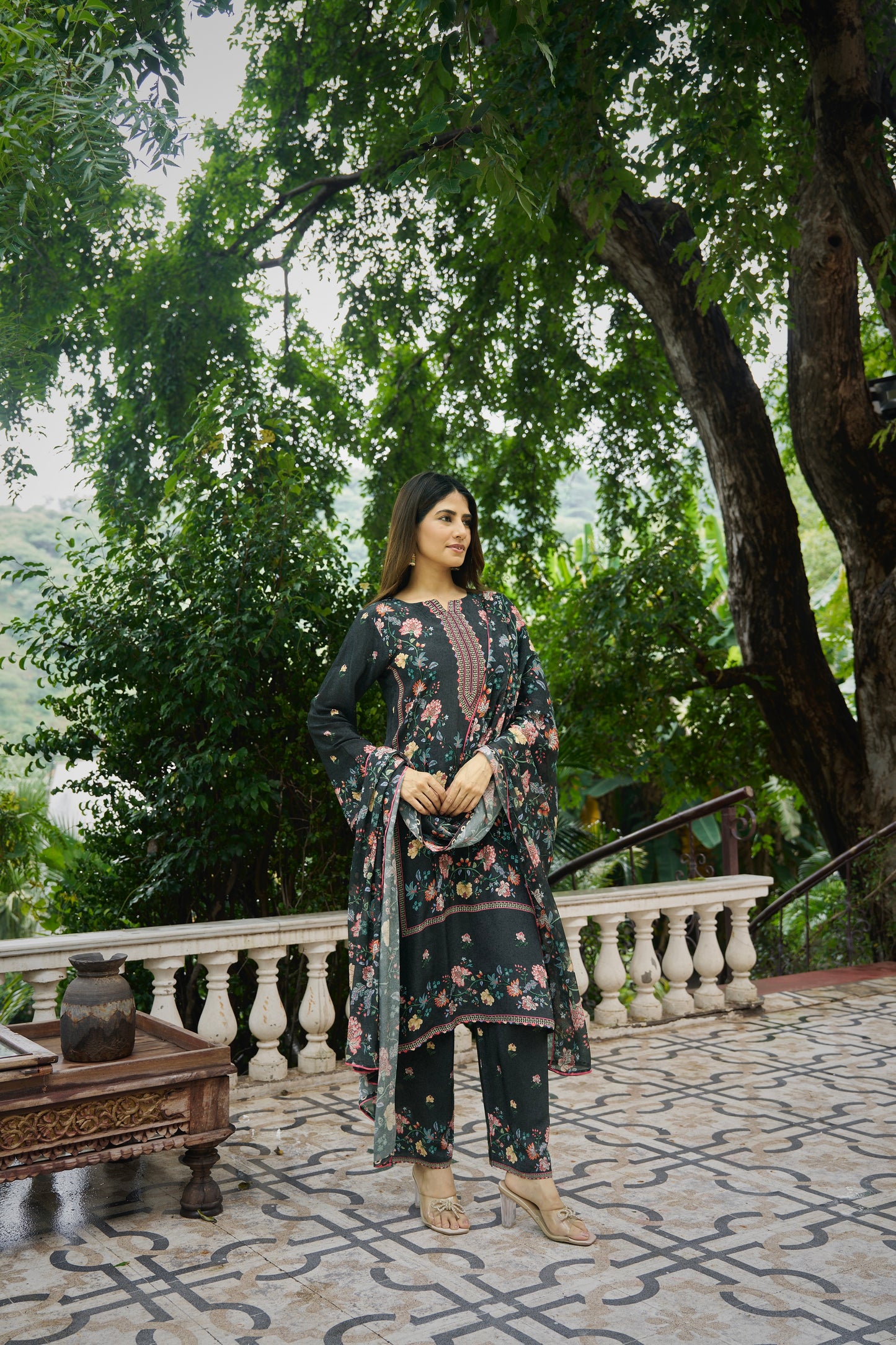 SURMAI - Grey Suit Set