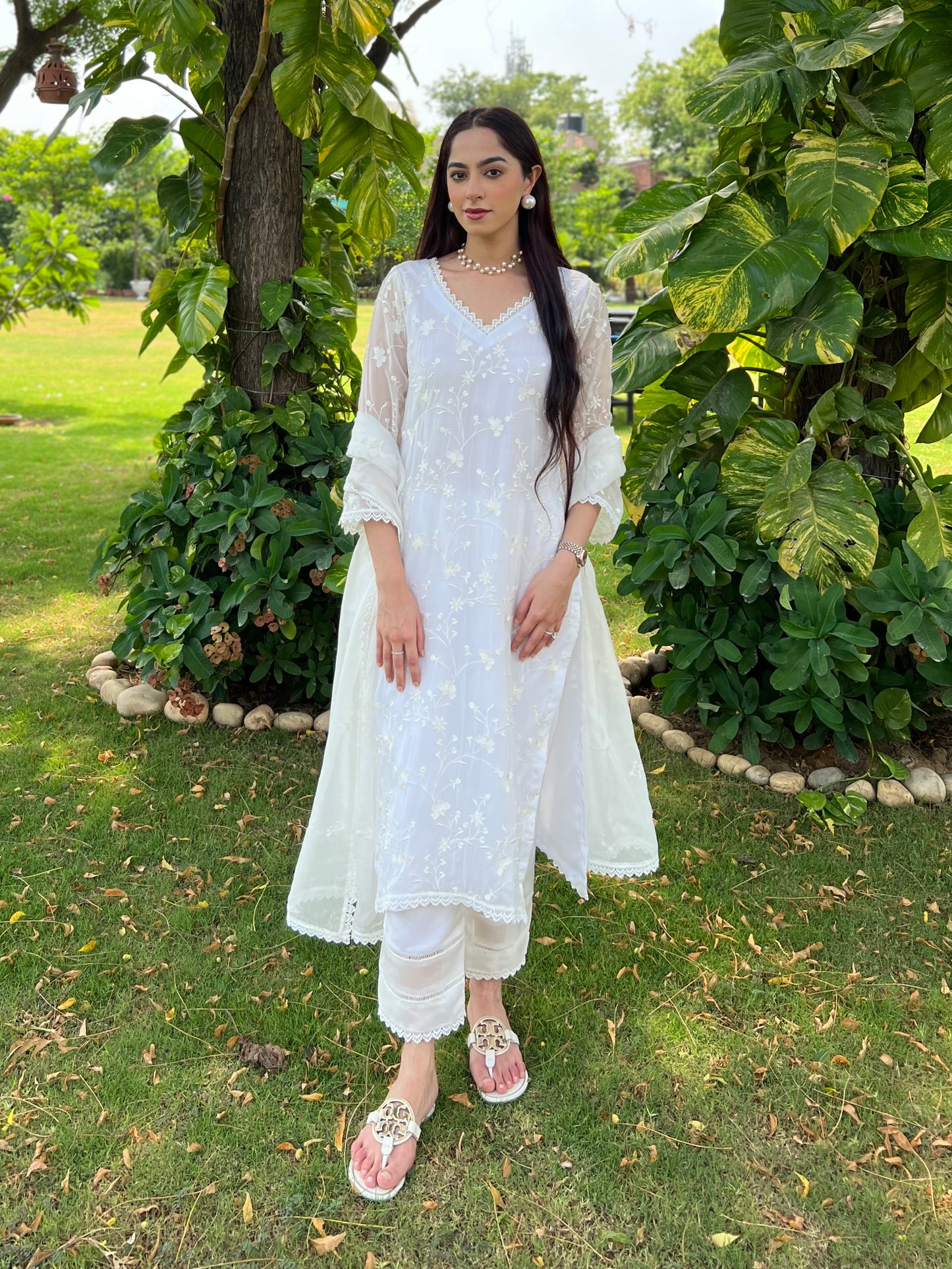 Jasnoor Anand in Aseem Ivory White Embroidered Straight Suit Set