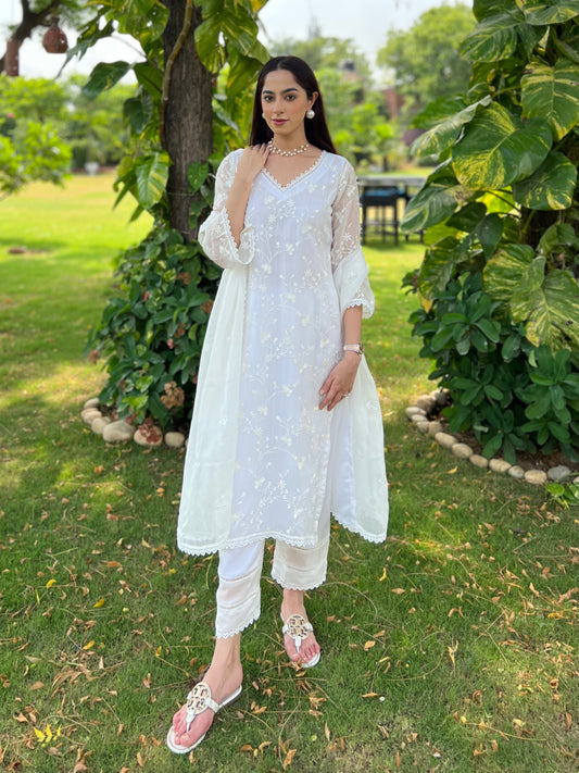 Jasnoor Anand in Aseem Ivory White Embroidered Straight Suit Set