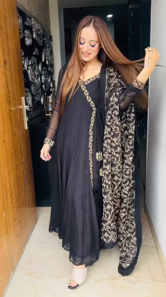 Kavleen Kaur in Sunehri Black Angrakha Anarkali