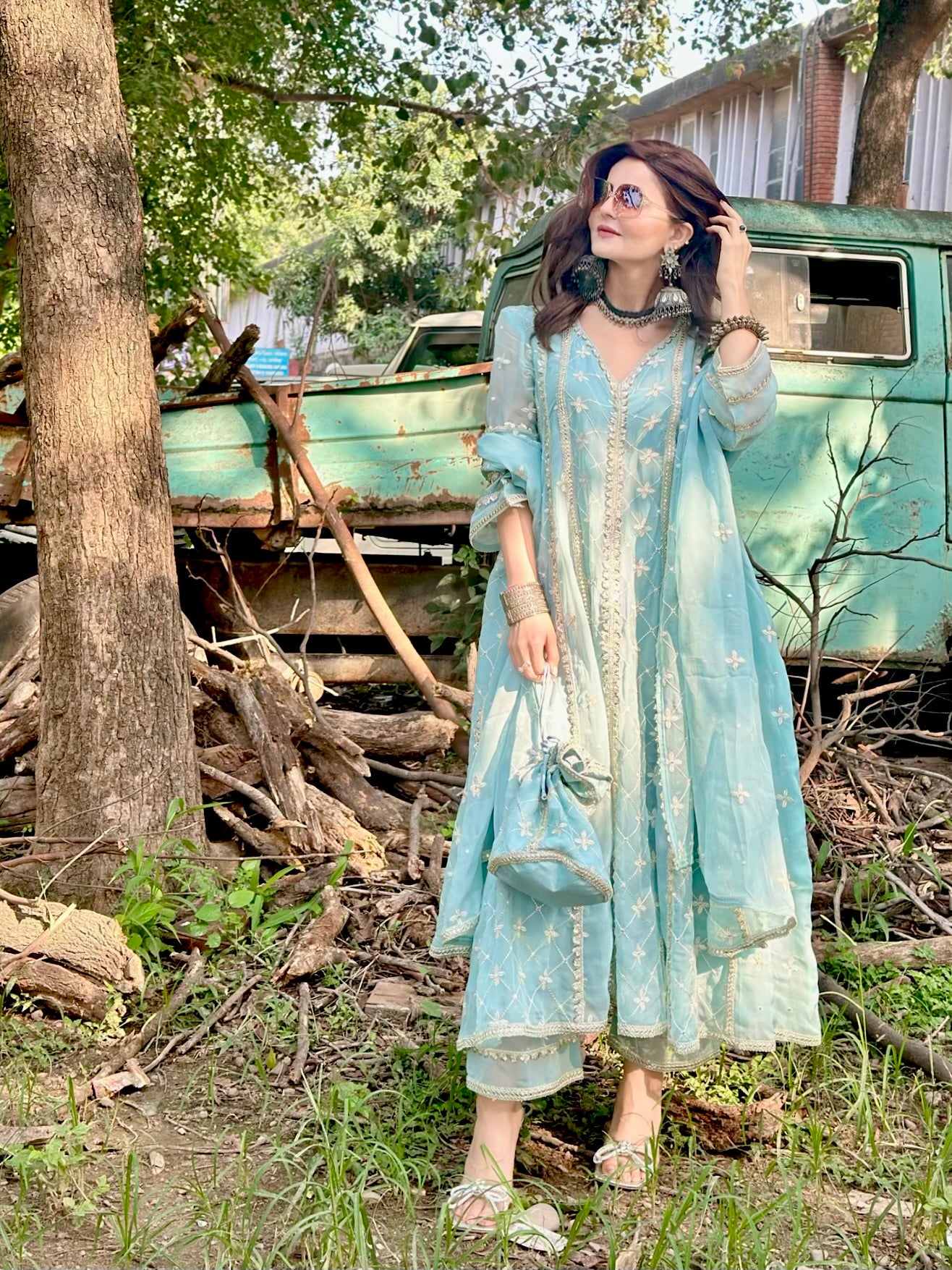 Ishleen kaur In Jashan - Blue Organza Anarkali Set.