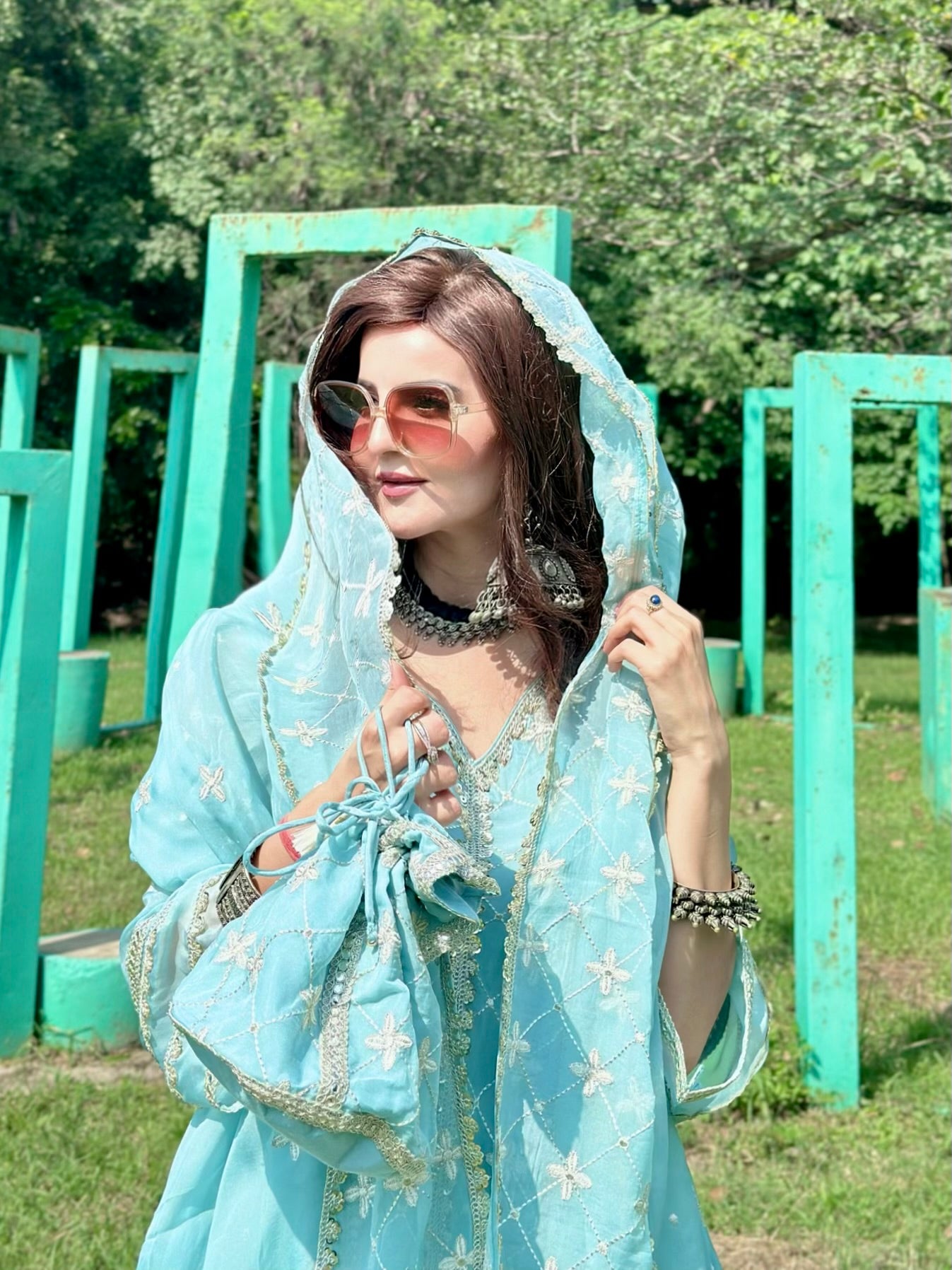 Ishleen kaur In Jashan - Blue Organza Anarkali Set.