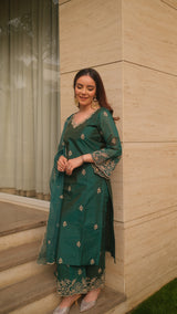 Simran Sethi in Suroor - Green Chanderi Embroidered Suit Set