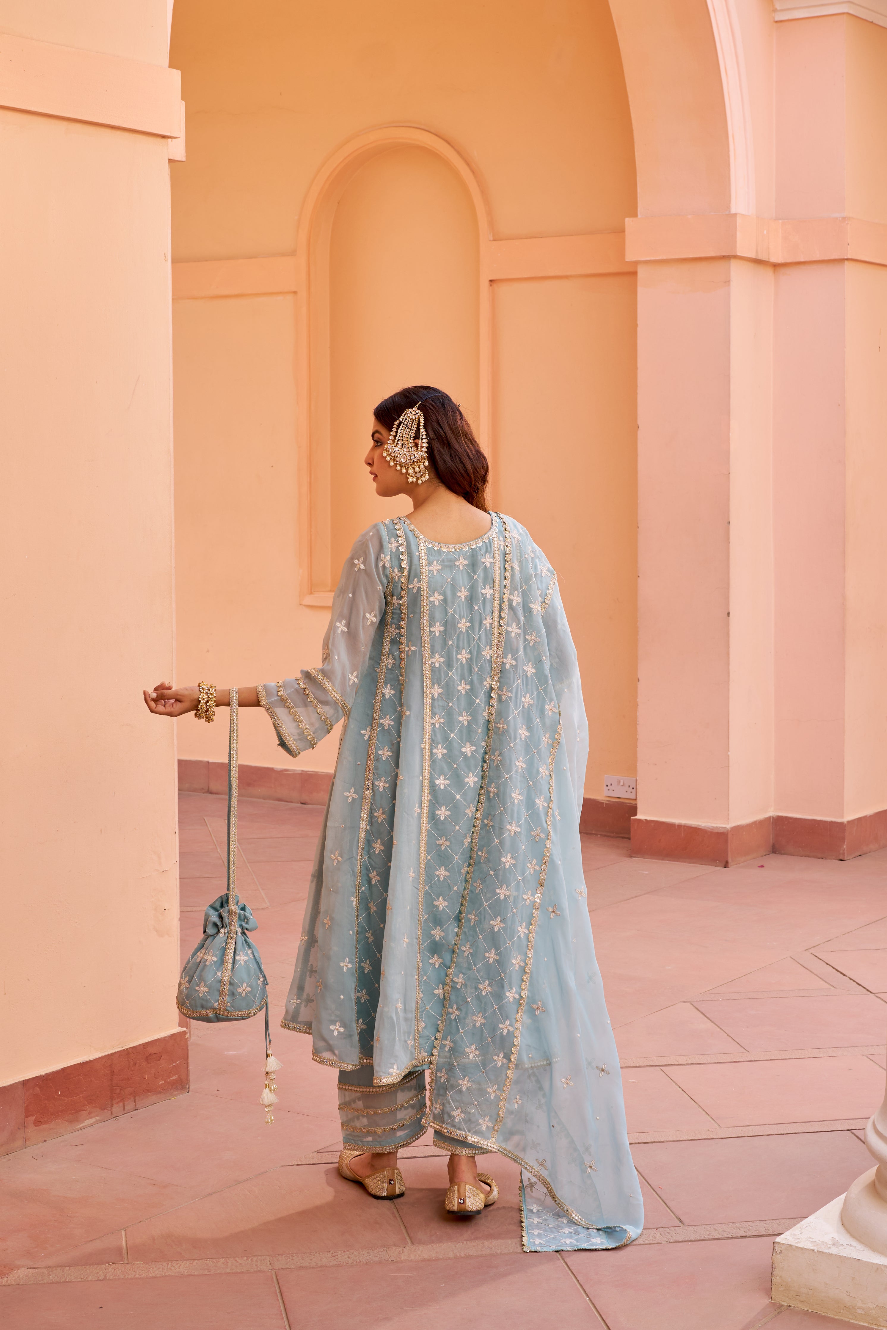 Ishleen kaur In Jashan - Blue Organza Anarkali Set.