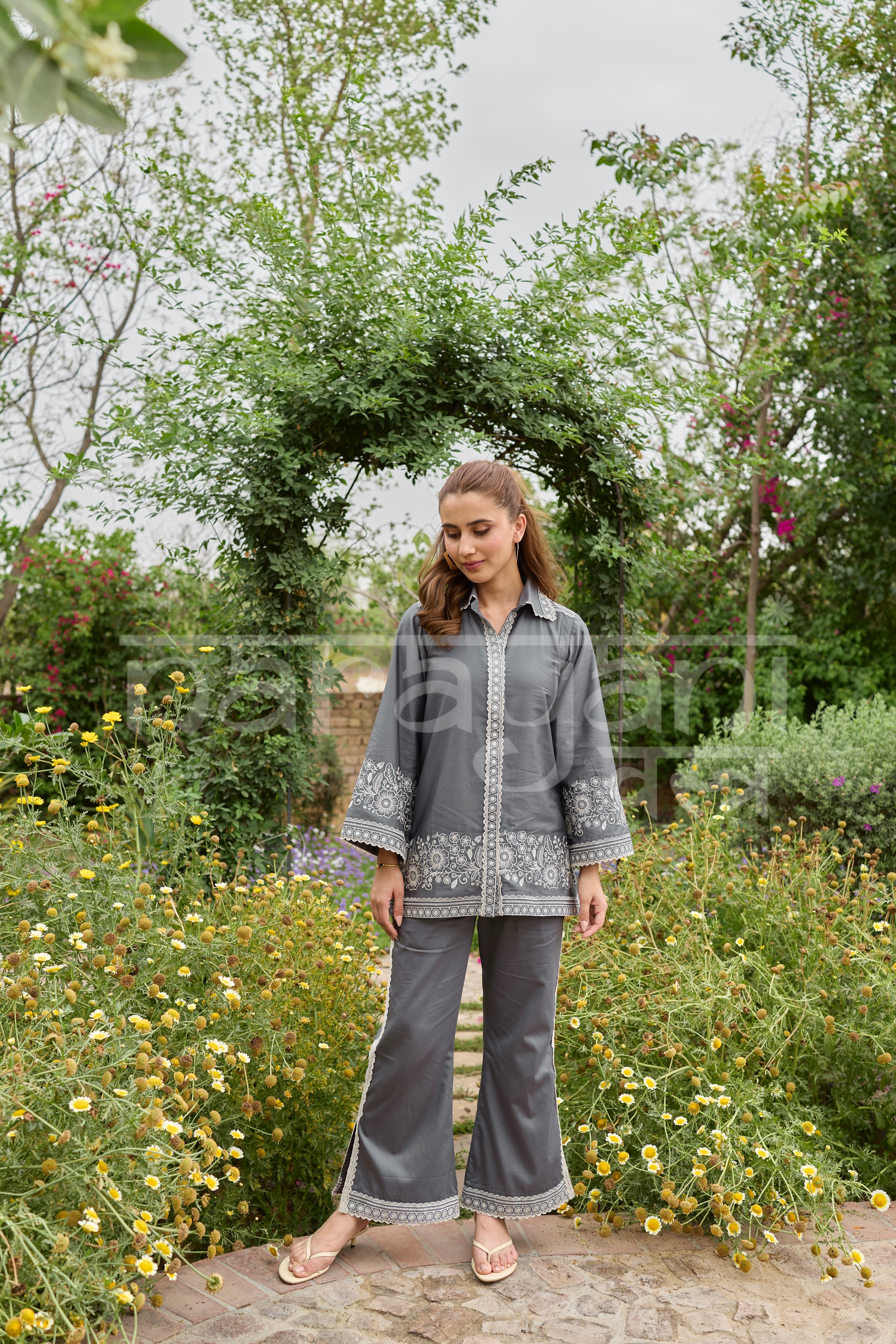 ZORÉ - Grey Embroidered Co-ord Set