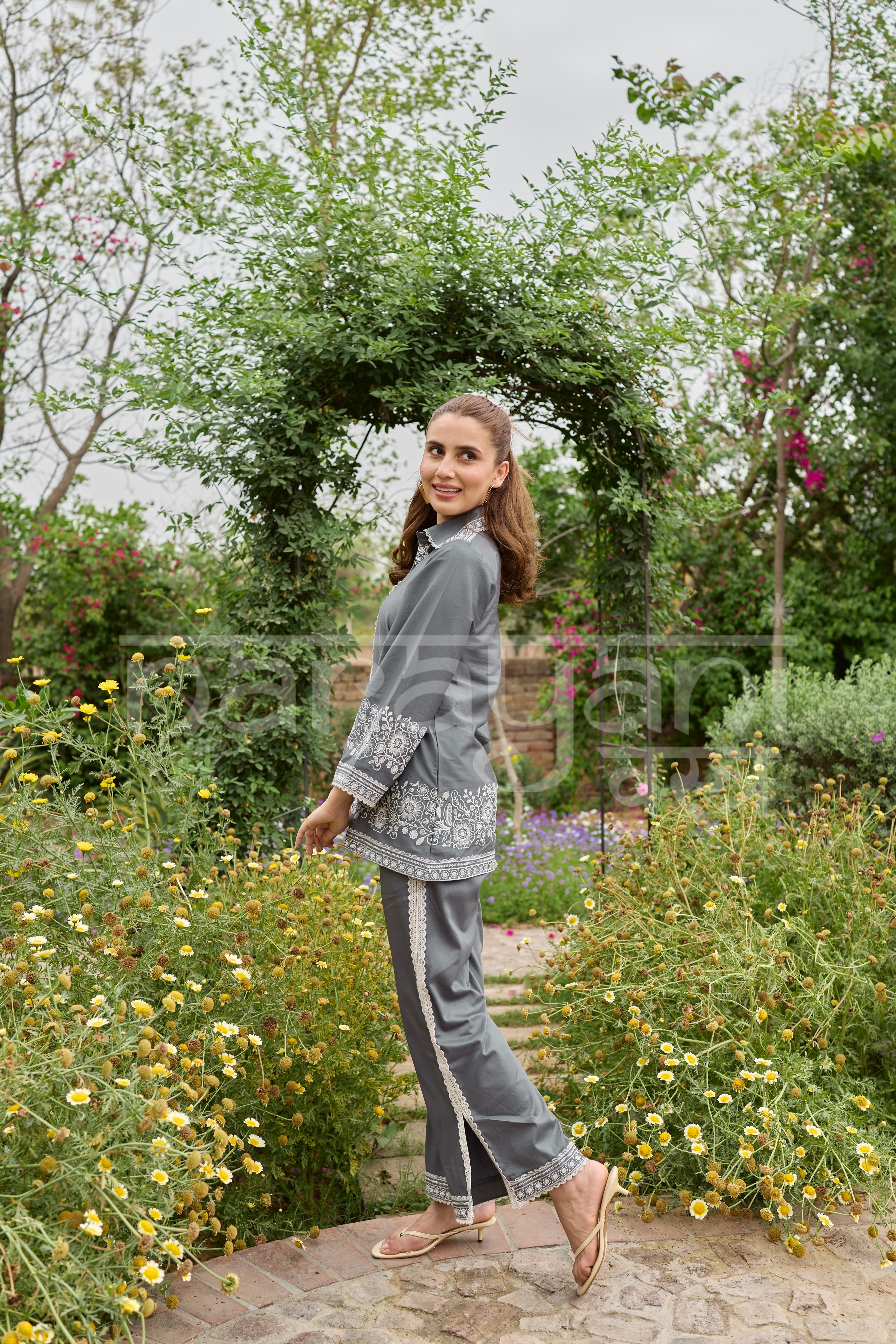 ZORÉ - Grey Embroidered Co-ord Set