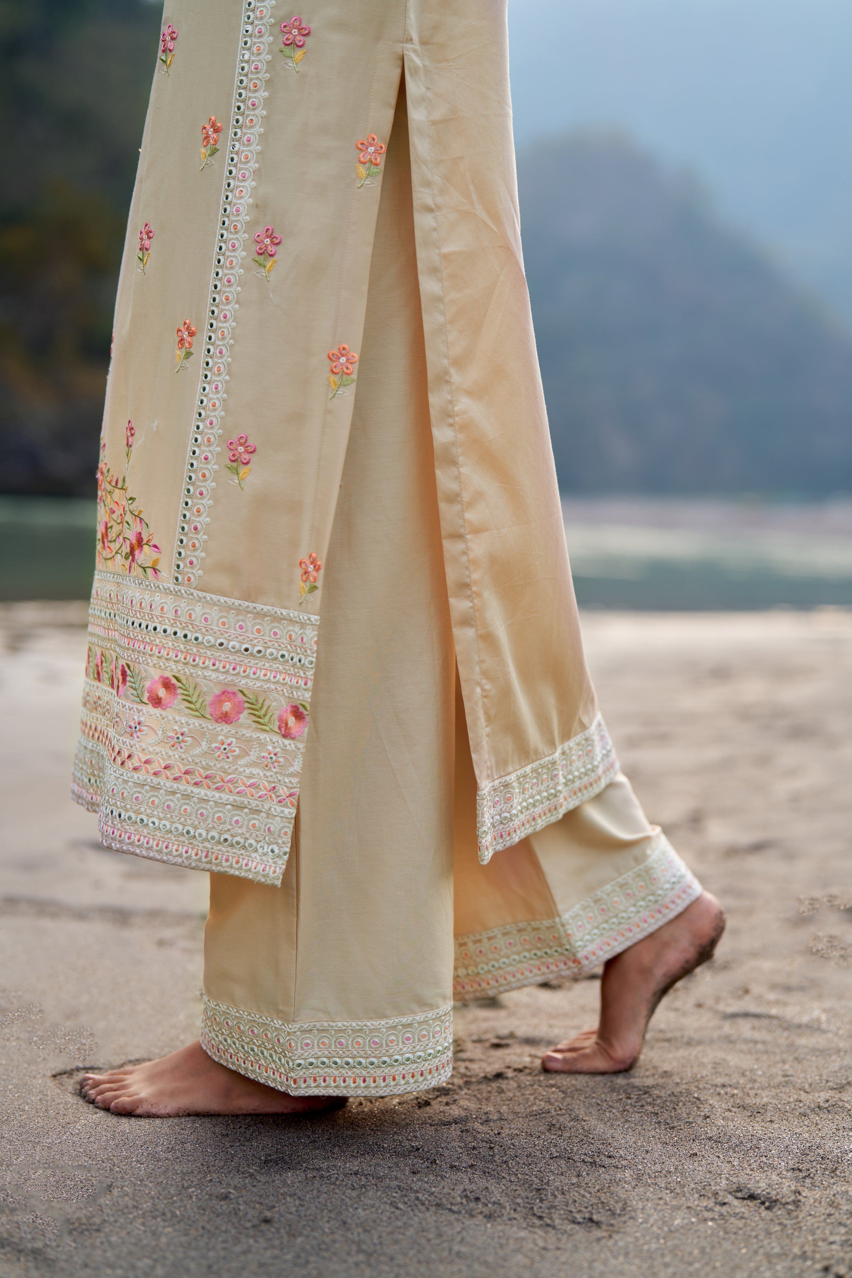 ROOHANI - Beige Cotton Suit Set