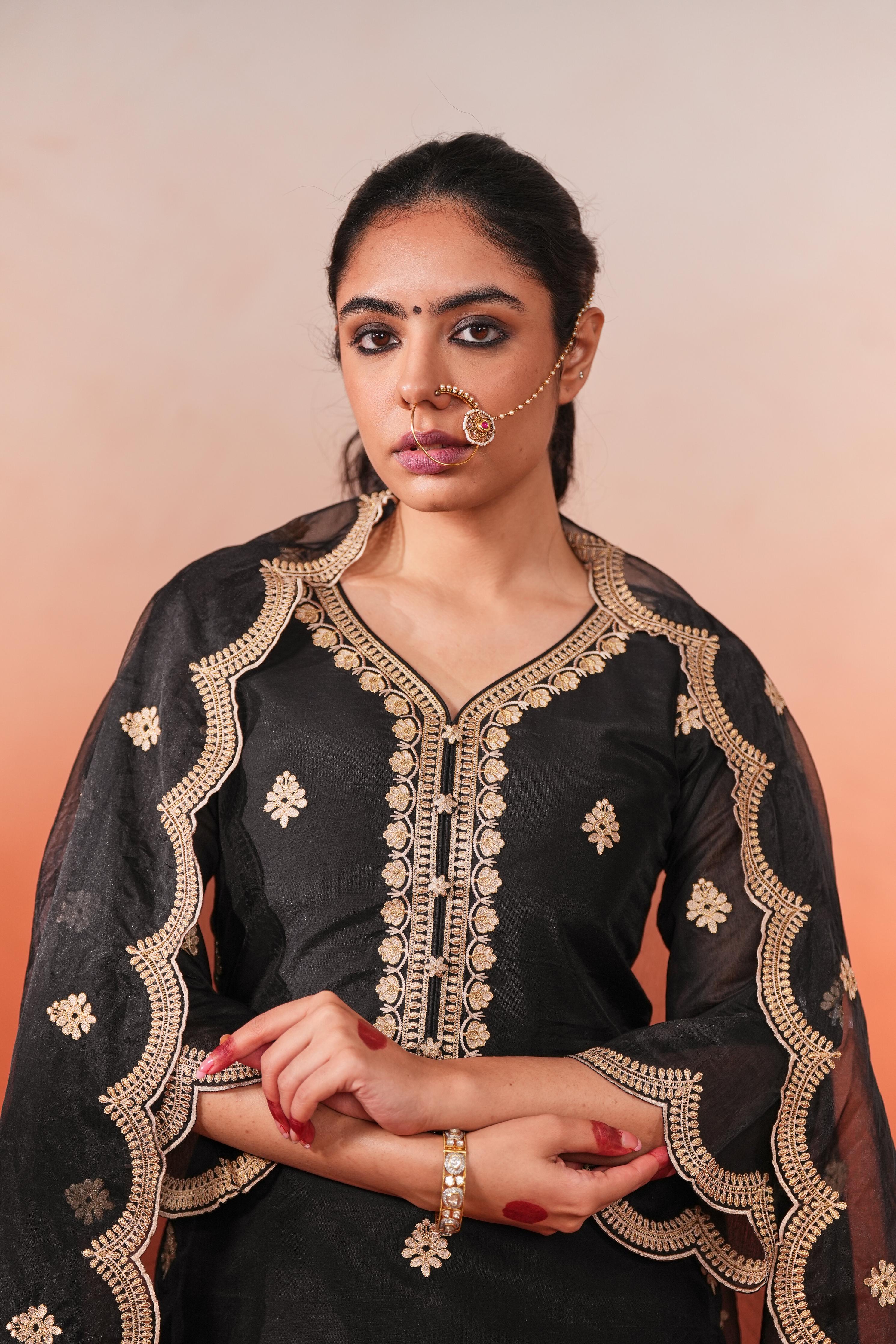 Shreya Lakhani in  Rangraas - Black embroidered chanderi silk suit set