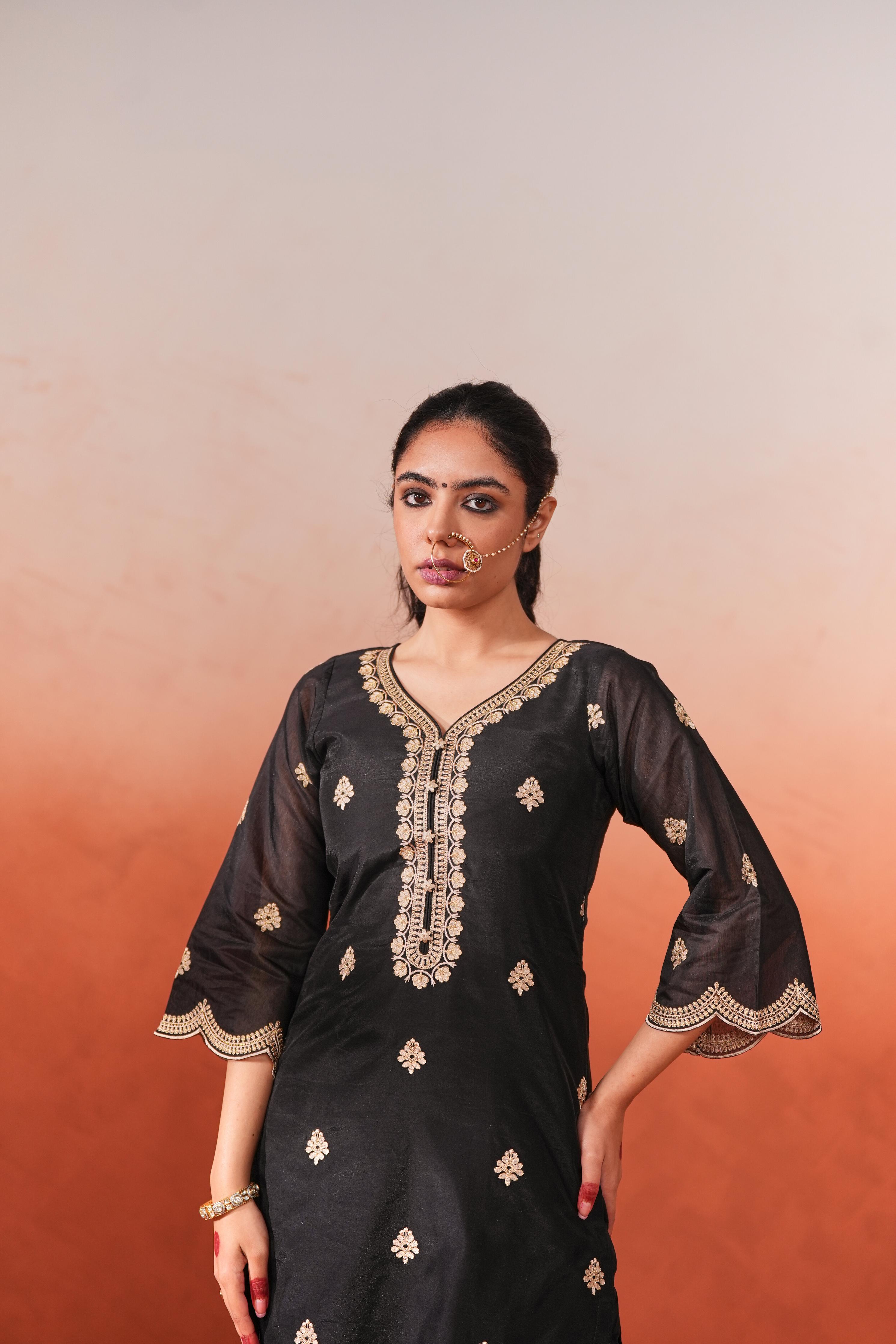 Deviya Singh in Rangraas - Black embroidered chanderi silk suit set