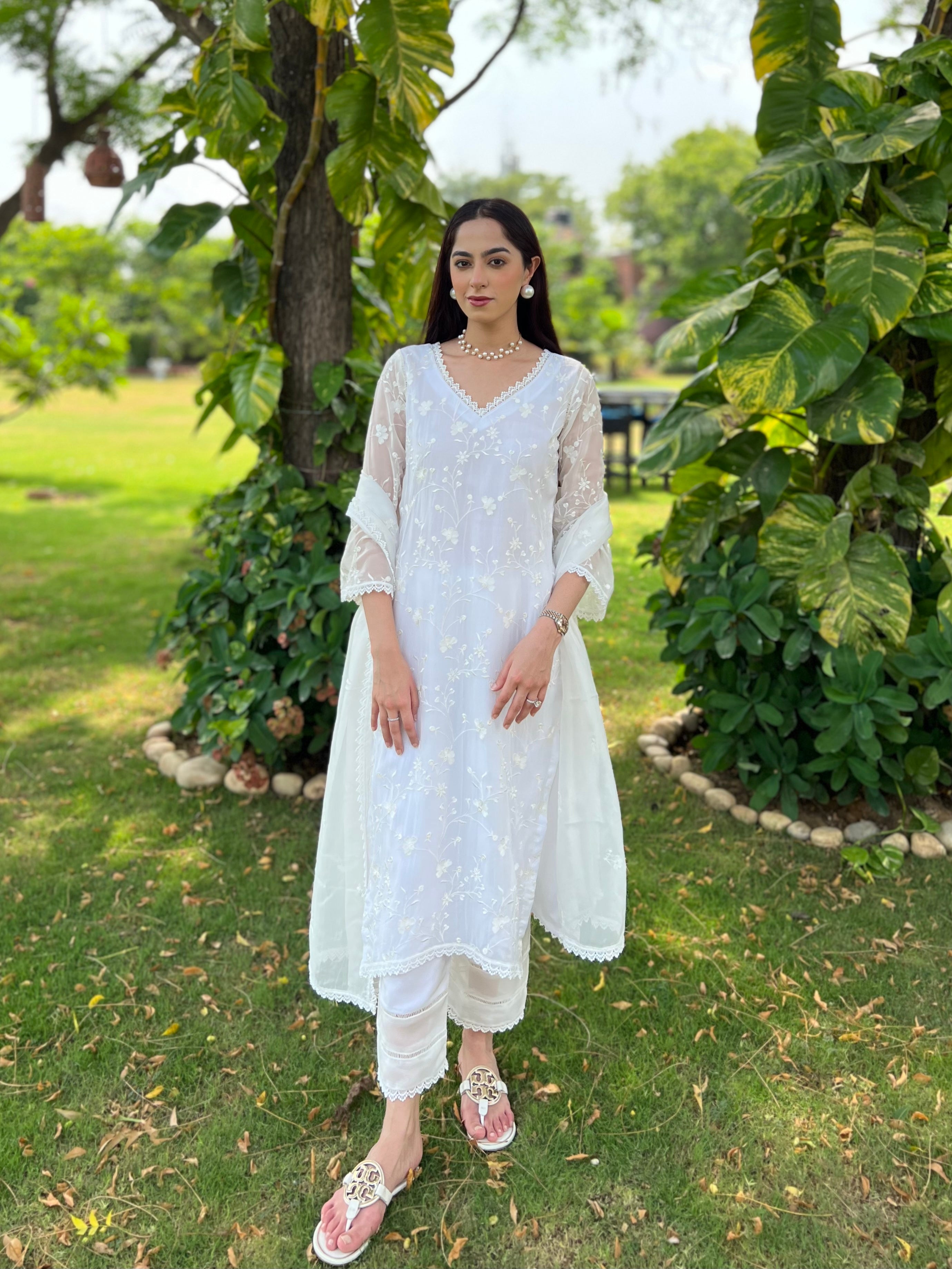 Jasnoor Anand in Aseem Ivory White Embroidered Straight Suit Set