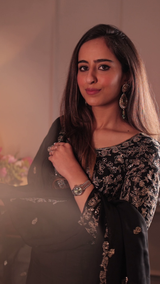 Smridhi Oberoi in Sunehri Black Lehenga Set