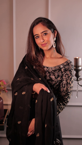 Smridhi Oberoi in Sunehri Black Lehenga Set